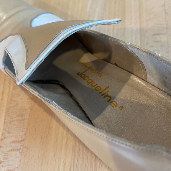 Vintage Two-Tone High-Vamp Pumps - Picture 7 of 12